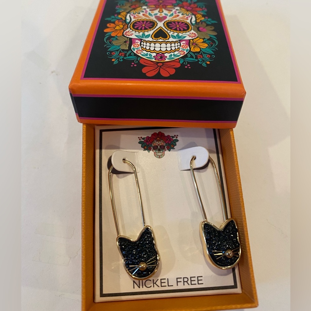 True to form black beaded cat face hoop earrings 1.5”L n gift box